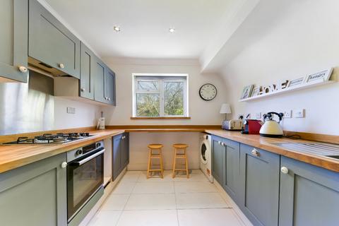 2 bedroom apartment to rent, Aboyne Drive, London SW20