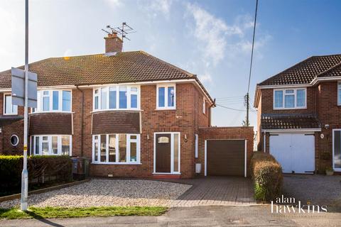 Longleaze, Royal Wootton Bassett SN4 8