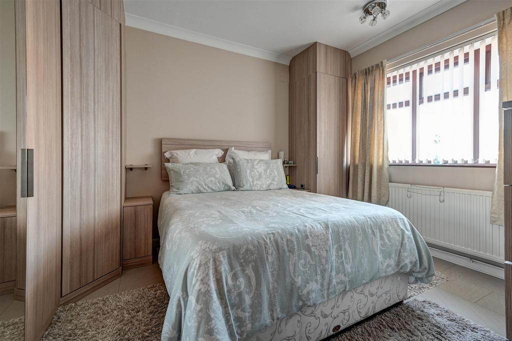 Bedroom 1.jpg