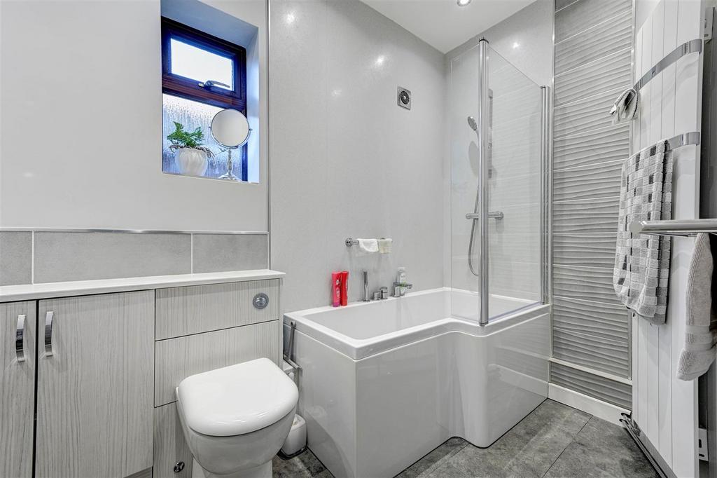 Bathroom (1).jpg