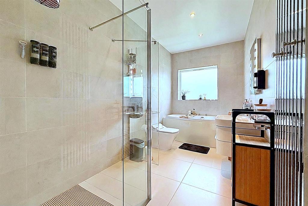 Bathroom flash brochure edit q100.jpg