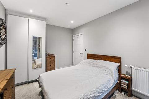 1 bedroom apartment for sale, Summerstown, London