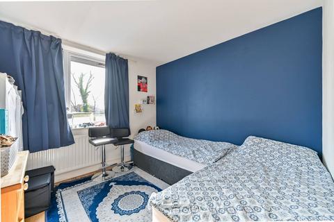 2 bedroom flat for sale, Staines Road, Bedfont, Feltham, TW14