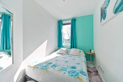 2 bedroom flat for sale, Staines Road, Bedfont, Feltham, TW14