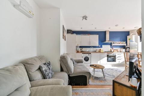 2 bedroom flat for sale, Staines Road, Bedfont, Feltham, TW14