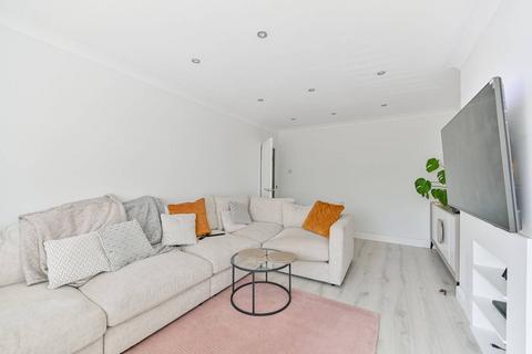 Brambles Close, Isleworth, TW7