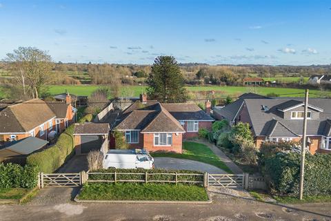 2 bedroom detached bungalow for sale, Oatlands Road, Shinfield RG2