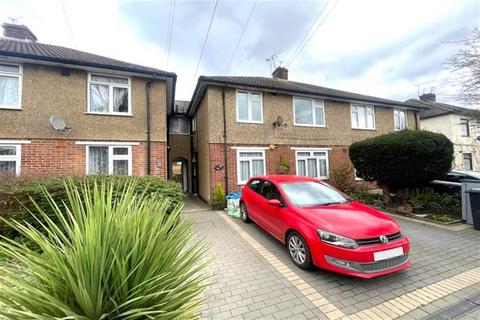 2 bedroom apartment to rent, Cheltenham Gardens, Loughton, IG10