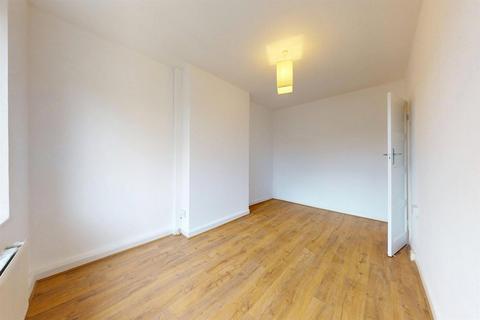 2 bedroom apartment to rent, Cheltenham Gardens, Loughton, IG10