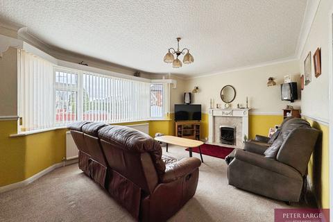 2 bedroom detached bungalow for sale, 4 Doren Avenue, Rhyl, Denbigshire, LL18 4LE