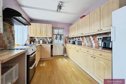 2 bedroom detached bungalow for sale, 4 Doren Avenue, Rhyl, Denbigshire, LL18 4LE