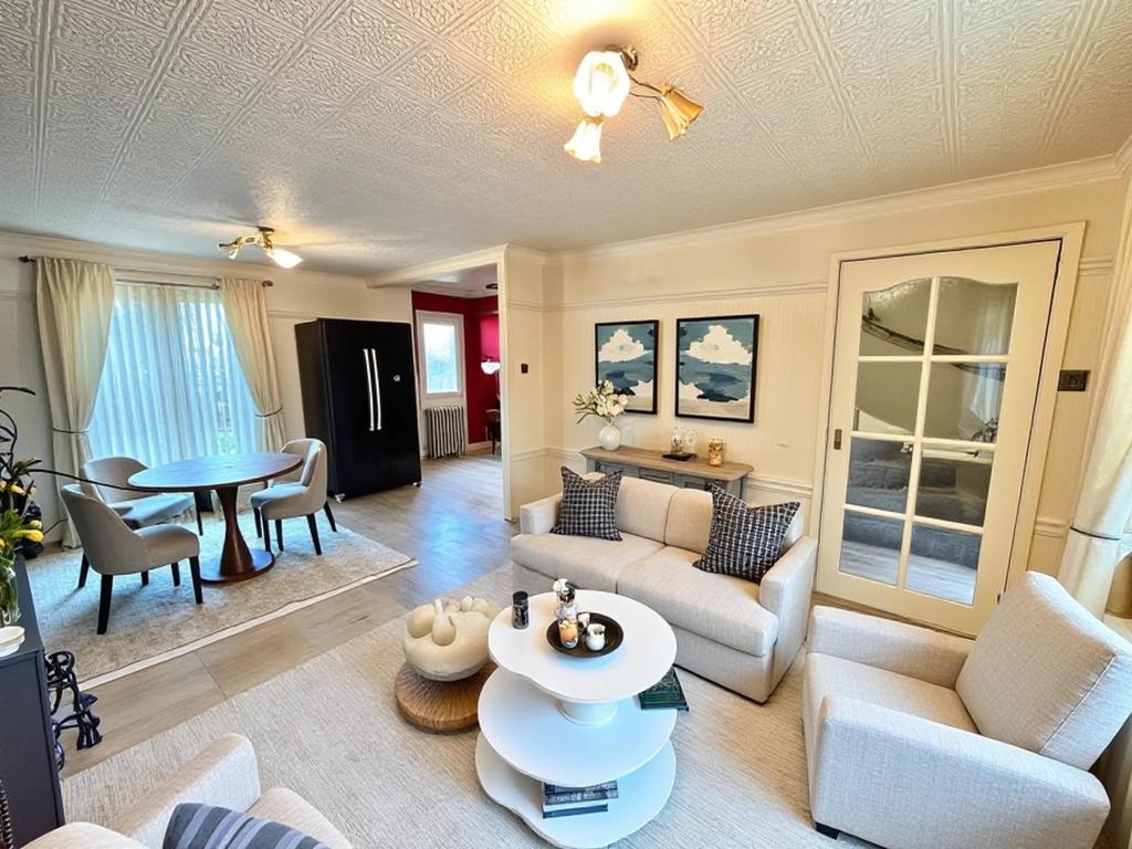 Colonsay Road  lounge ai