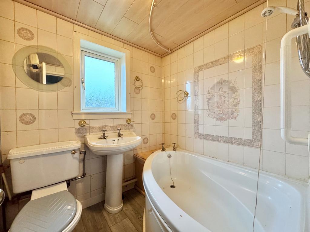 Colonsay Road bathroom pic