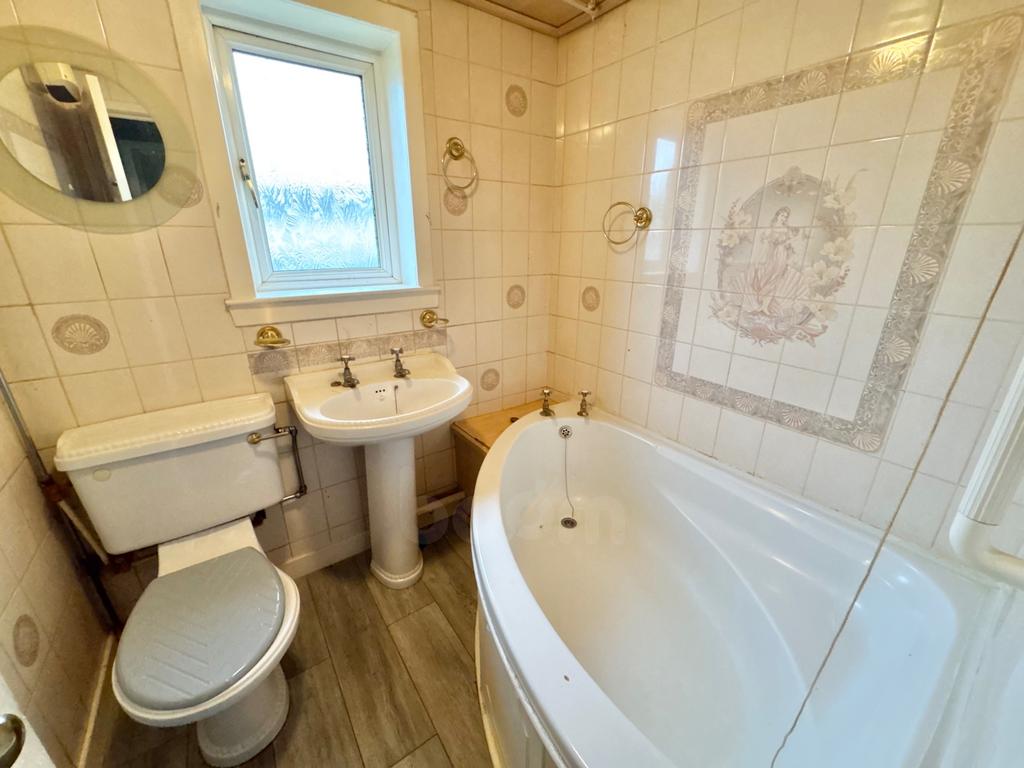 Colonsay Road  bathroom