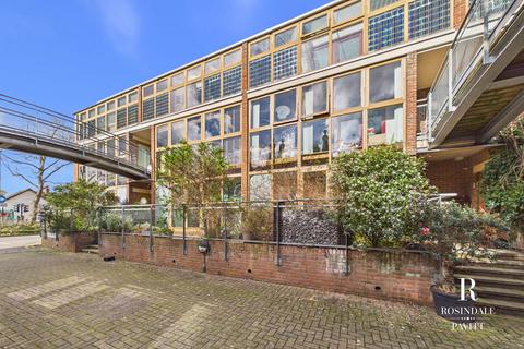 3 bedroom maisonette for sale, Dunster Way, Hackbridge, Wallington, SM6