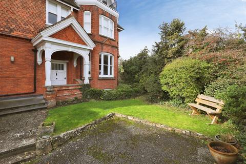 2 bedroom ground floor flat for sale, Staveley Road, Eastbourne