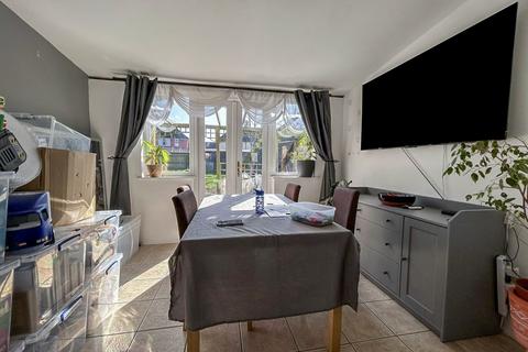 3 bedroom semi-detached house for sale, Hilton Road, Ipswich
