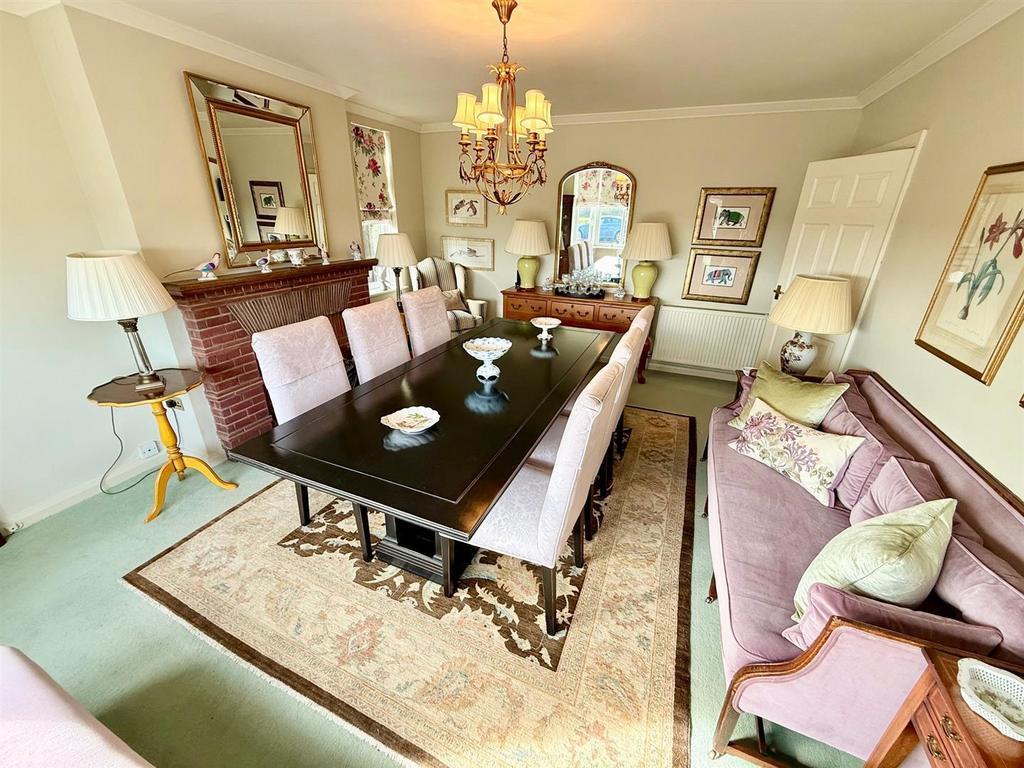 Dining/Sitting Room (2)