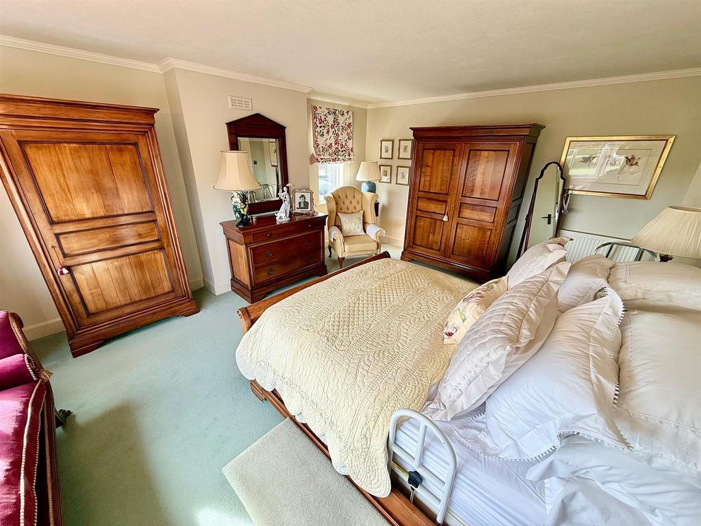 Bedroom 2 (2)