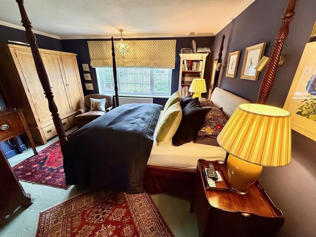 Bedroom 1 (2)
