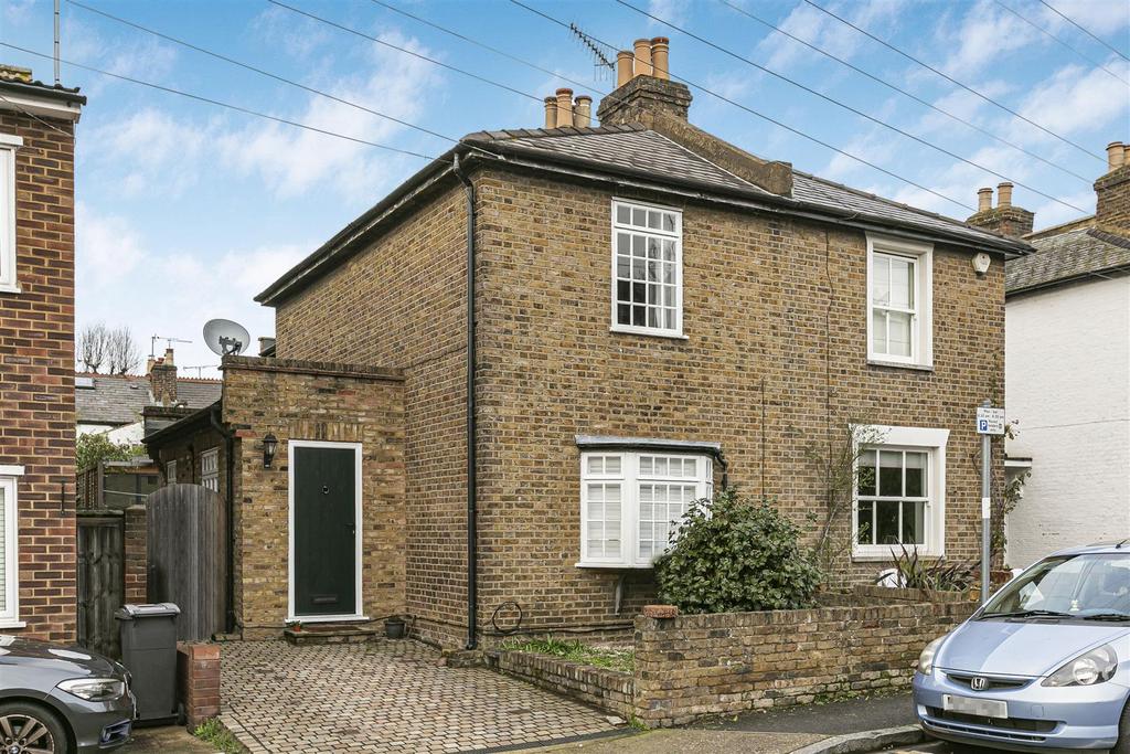 Detached house exterior, driveway
