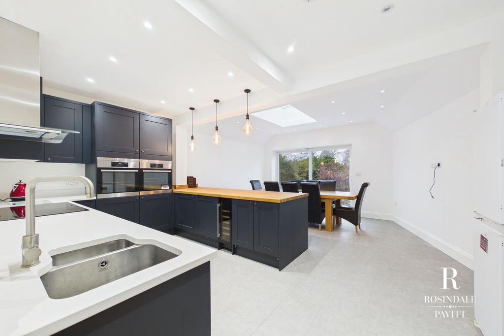Kitchen/ Dining Area