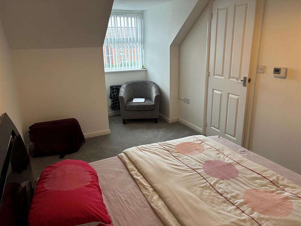 Bedroom 1.jpg
