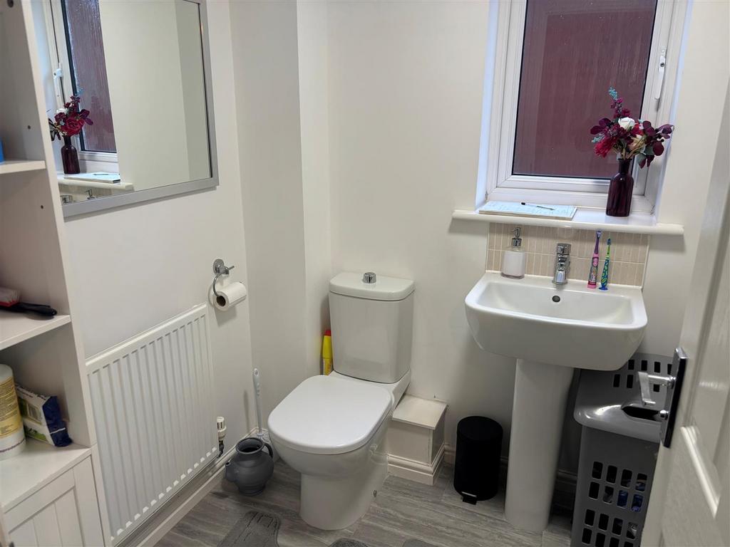 Bathroom 2.jpg