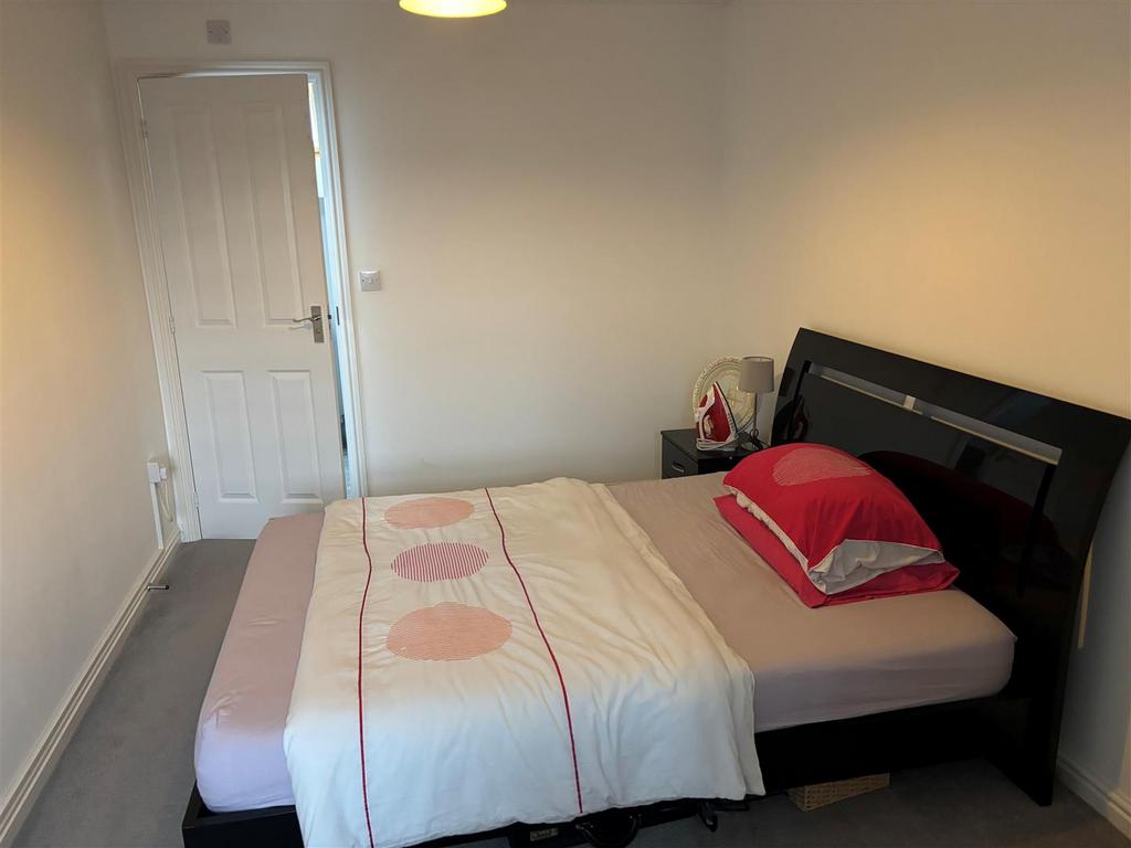 Bedroom 1 - 2.jpg