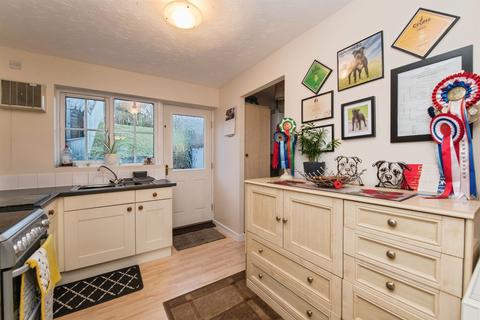 2 bedroom end of terrace house for sale, Cherry Tree Road, Axminster