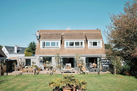 3 bedroom detached house for sale, La Rue Guerdain, Jersey JE3