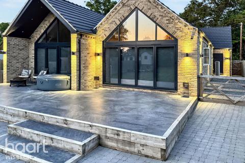 4 bedroom detached bungalow for sale, Outwell Road, Elm