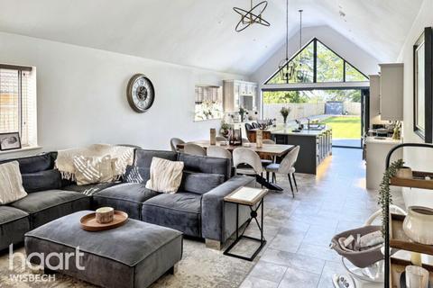 4 bedroom detached bungalow for sale, Outwell Road, Elm