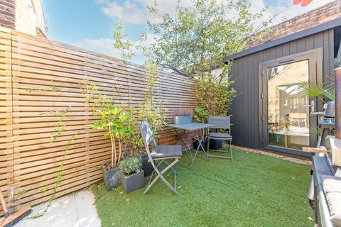 2 bedroom flat for sale, Parfrey Street, London W6
