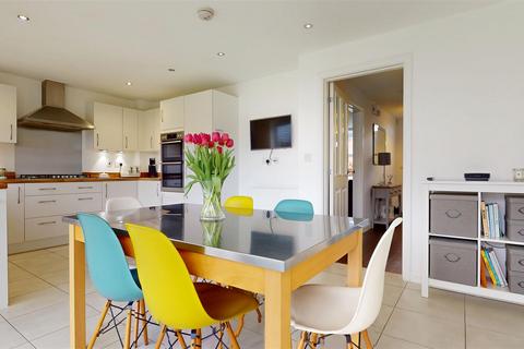 4 bedroom detached house for sale, Lamport Crescent, Milton Keynes MK10