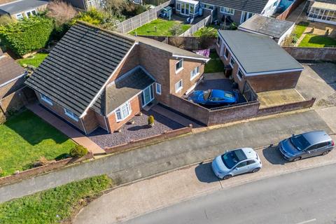 2 bedroom bungalow for sale, West Meads Drive, Bognor Regis