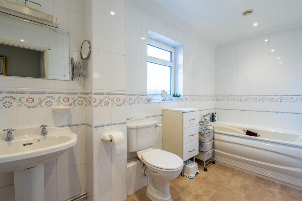 Family Bathroom.jpg