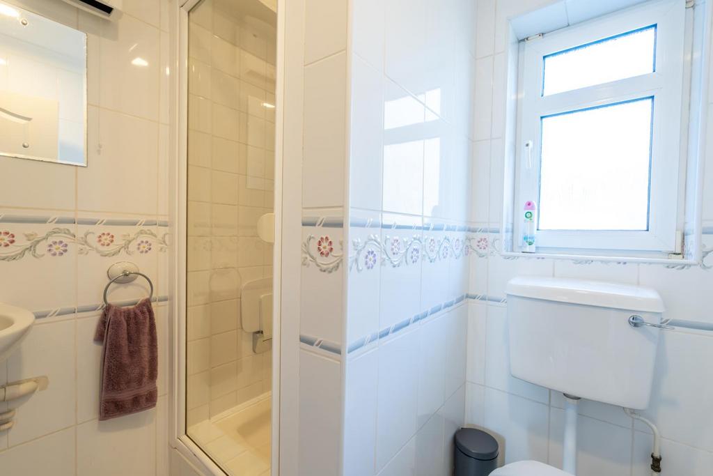 Shower Room.jpg
