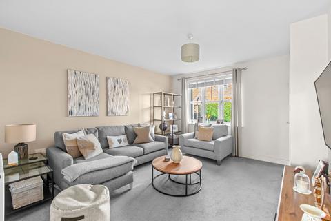 3 bedroom semi-detached house for sale, Lennon Way, Aylesbury HP21