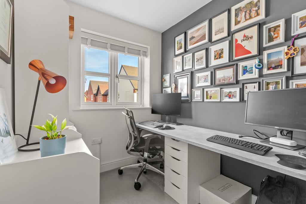Bedroom/Study