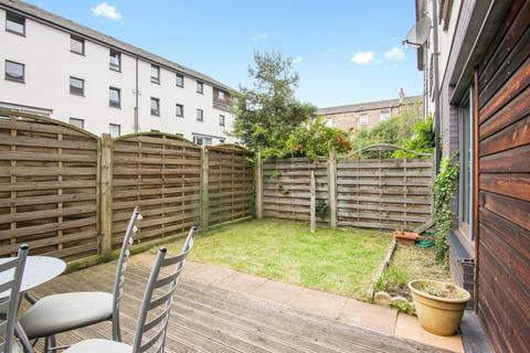 2 bedroom flat to rent, Albert Street, Leith, Edinburgh, EH7