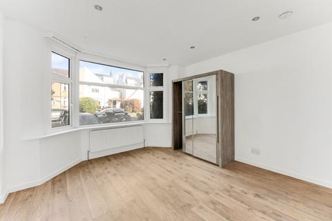 2 bedroom apartment to rent, Corringham Road, Golders Green, NW11
