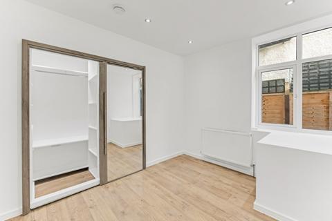 2 bedroom apartment to rent, Corringham Road, Golders Green, NW11