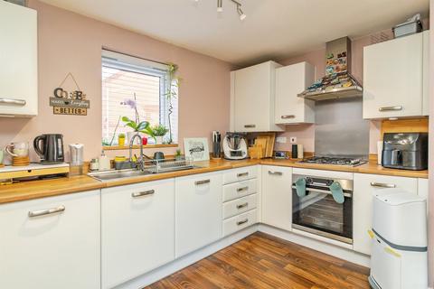2 bedroom ground floor flat for sale, Ellerman Square, Brooklands, Milton Keynes
