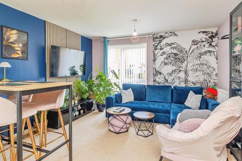 2 bedroom ground floor flat for sale, Ellerman Square, Brooklands, Milton Keynes