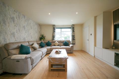 3 bedroom semi-detached house for sale, Manor Road, Chesham