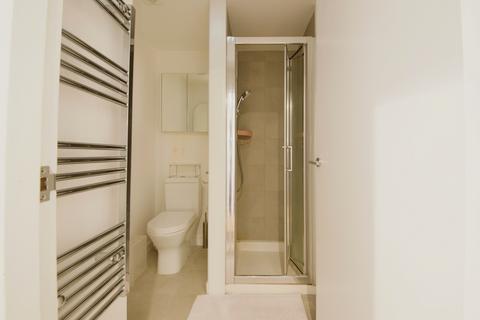 Studio to rent, Finchley Road, London, NW3