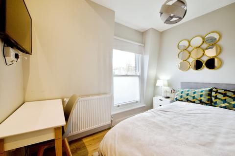 Studio to rent, Finchley Road, London, NW3