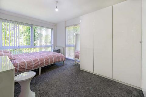 1 bedroom flat for sale, Avalon Close, Enfield EN2