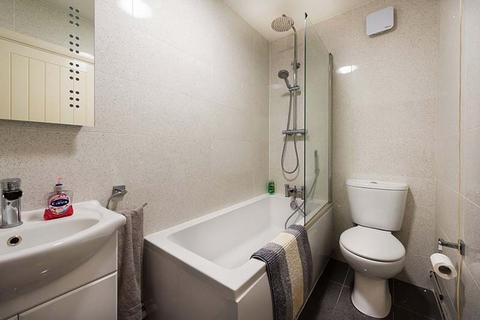 1 bedroom flat for sale, Avalon Close, Enfield EN2